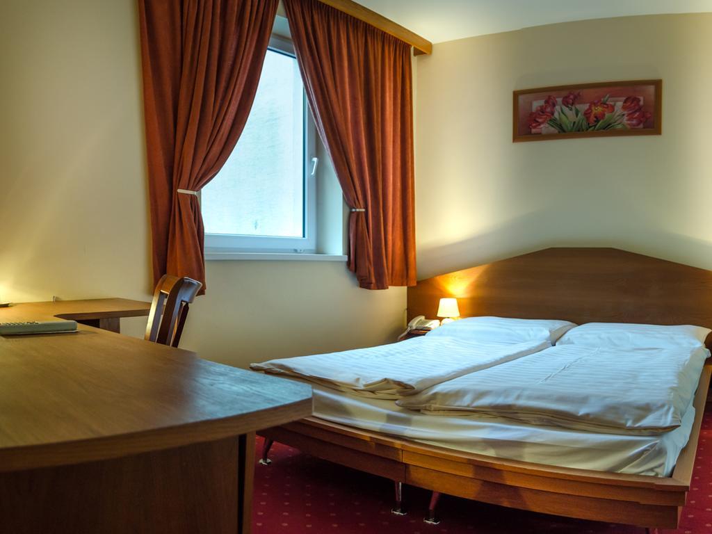 Economy Double Room,1212419923:JPEG