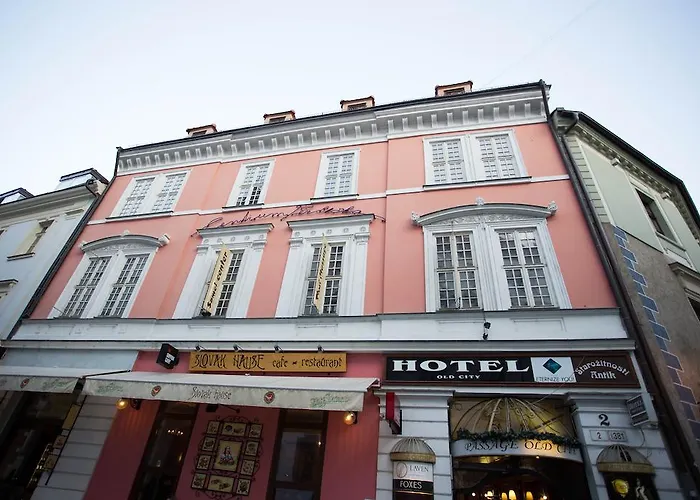 Airport Hotel: Old City Hotel